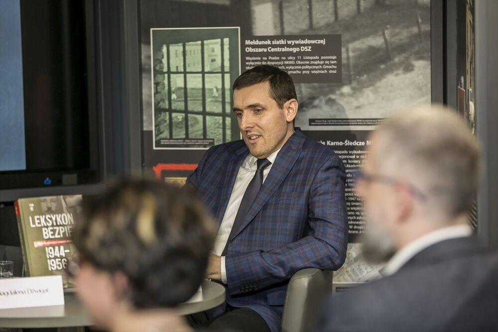 Dr Witold Bagieński podczas dyskusji wokół serii wydawniczej „Leksykon bezpieki. Kadra kierownicza aparatu bezpieczeństwa (1944–1956)” – 16 listopada 2022. Fot. Katarzyna Adamów (IPN)