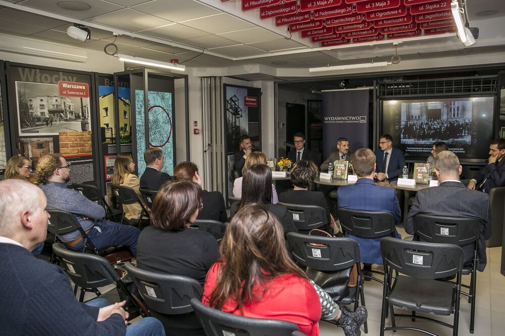 Dyskusja wokół serii wydawniczej „Leksykon bezpieki. Kadra kierownicza aparatu bezpieczeństwa (1944–1956)” – 16 listopada 2022. Fot. Katarzyna Adamów (IPN)