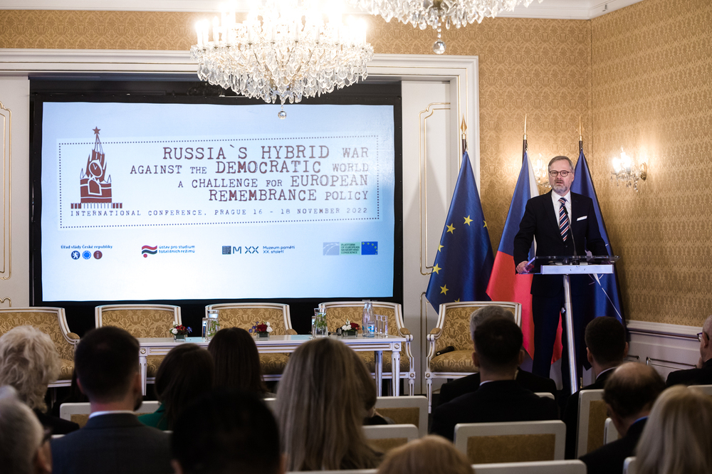 Petr Fiala, premier Republiki Czeskiej. Konferencja „Wojna hybrydowa Rosji przeciwko demokratycznemu światu. Wyzwanie dla europejskiej polityki pamięci” – Praga (Czechy), 16–18 listopada 2022. Fot. Sławek Kasper (IPN)