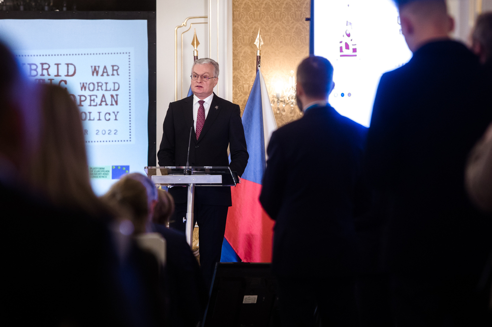 Gitanas Nausėda, prezydent Litwy. Konferencja „Wojna hybrydowa Rosji przeciwko demokratycznemu światu. Wyzwanie dla europejskiej polityki pamięci” – Praga (Czechy), 16–18 listopada 2022. Fot. Sławek Kasper (IPN)