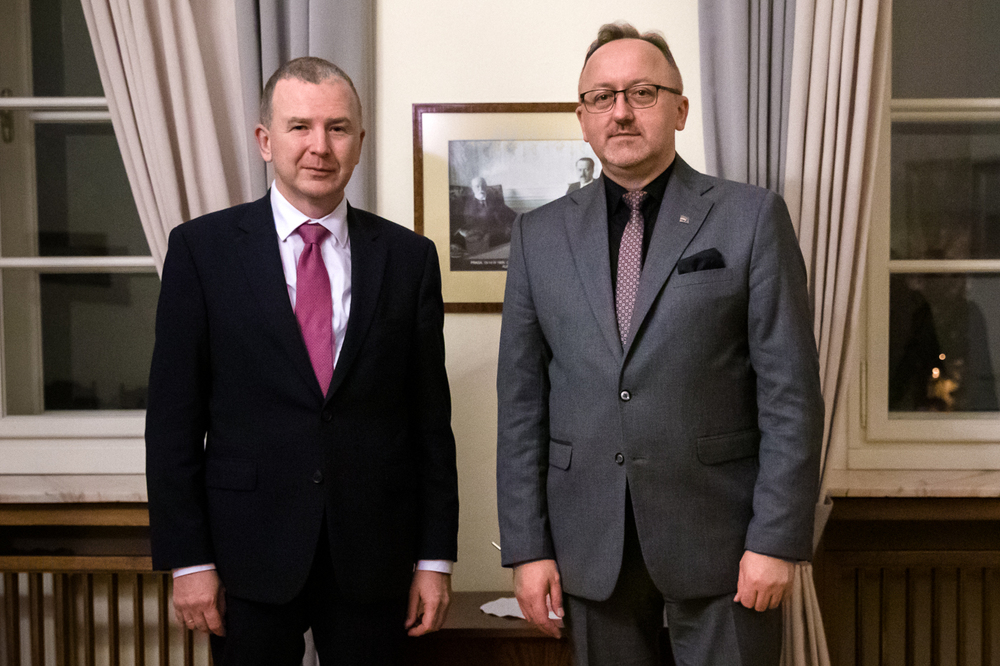 Dr Mateusz Gniazdowski, ambasadorem RP w Republice Czeskiej i dr hab. Karol Polejowski, zastępca prezesa Instytutu Pamięci Narodowej. Fot. Sławek Kasper (IPN)
