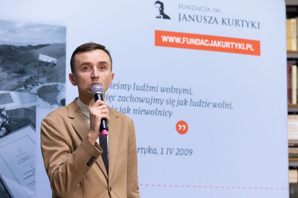 Dr Damian Bębnowski, wiceprezes zarządu Fundacji im. Janusza Kurtyki, podczas otwarcia Biblioteki im. Janusza Kurtyki – Warszawa, 17 listopada 2022. Fot. Mikołaj Bujak (IPN)