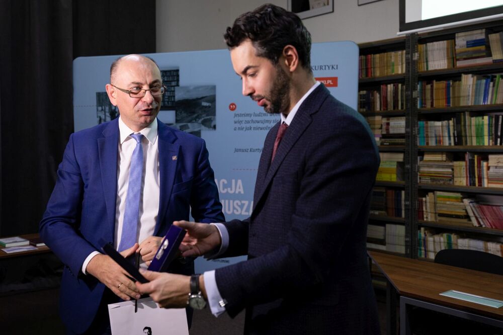 Otwarcie Biblioteki im. Janusza Kurtyki. Dr Mateusz Szpytma i Paweł Kurtyka – Warszawa, 17 listopada 2022. Fot. Mikołaj Bujak (IPN)