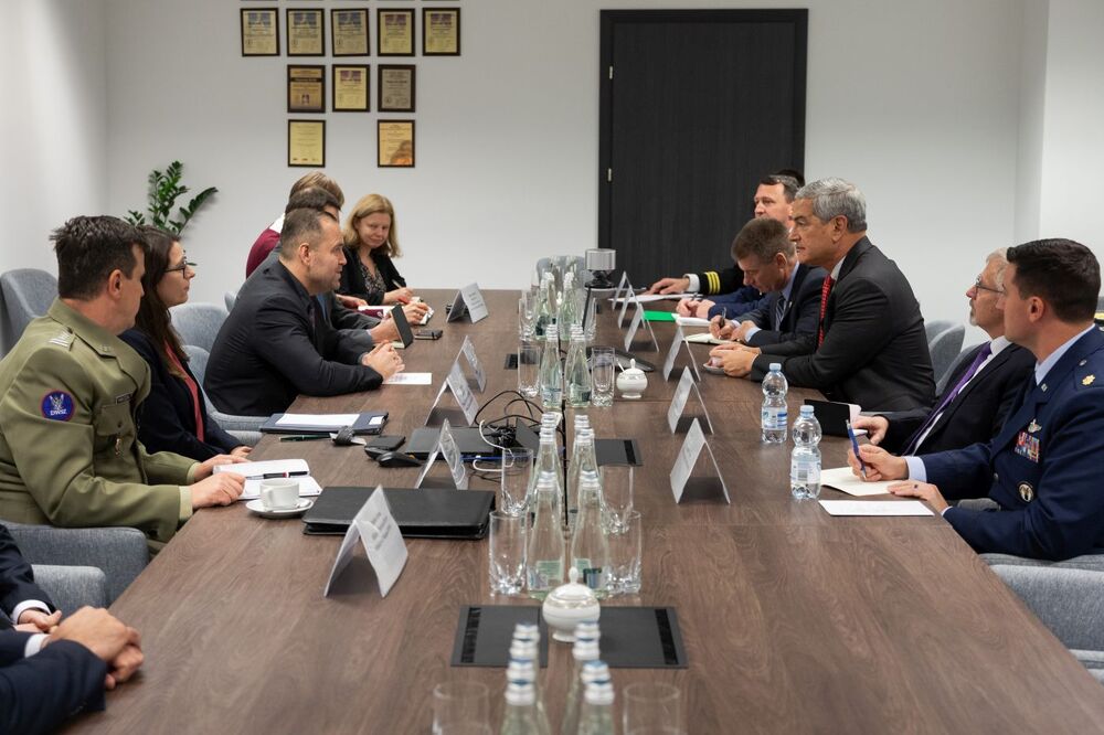 Kierownictwo DPAA, amerykańskiej agencji rządowej poszukującej żołnierzy zaginionych podczas wojen i konfliktów zbrojnych, z wizytą w IPN – Warszawa, 17 listopada 2022. Fot. Mikołaj Bujak (IPN)