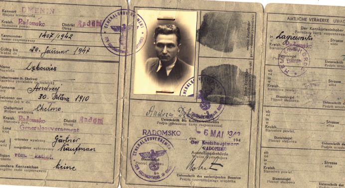 Niemiecka, okupacyjna kenkarta Stanisława Sojczyńskiego wystawiona na fałszywe nazwisko „Andrzej Dębowicz”. Z zasobu IPN