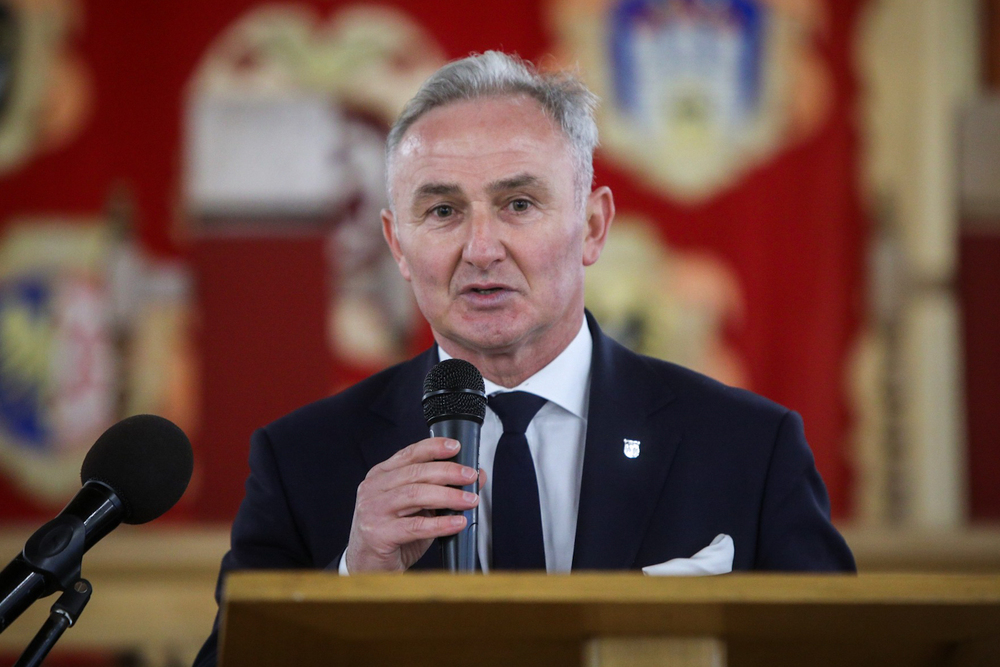 Burmistrz Brzegu Jerzy Wrębiak podczas otwarcia Przystanku Historia w Brzegu – 23 listopada 2022. Fot. Sławek Kasper (IPN)