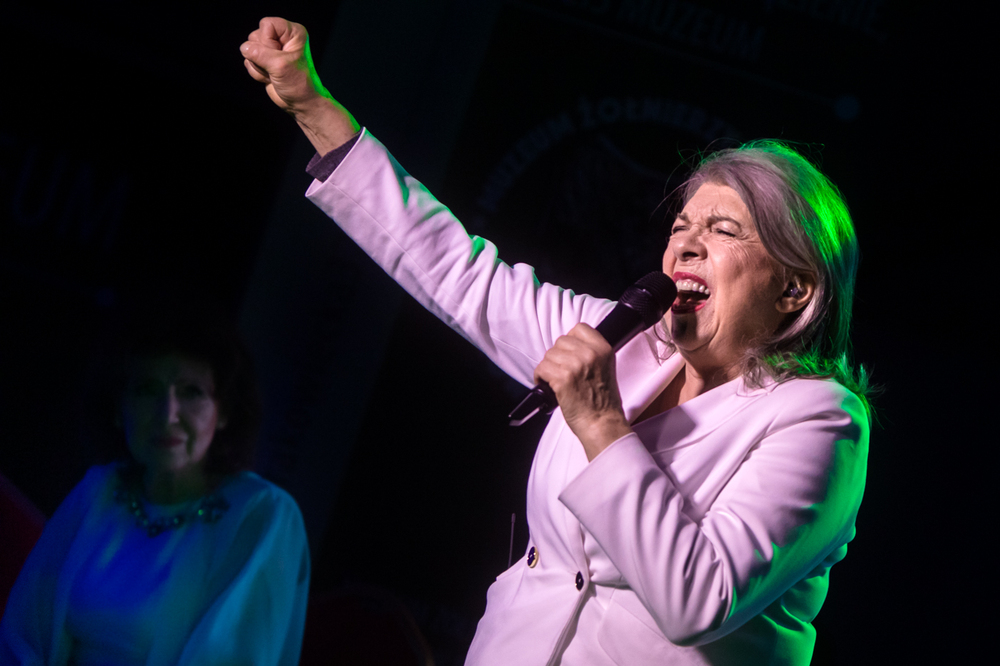 Krystyna Prońko i Halina Frąckowiak podczas koncertu  „Wolność i nadzieja” – Warszawa, 27 listopada 2022. Fot. Sławek Kasper (IPN)