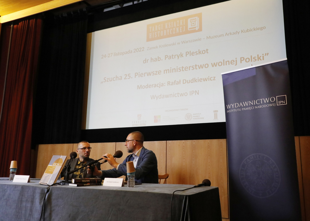 Instytut Pamięci Narodowej na XXX Targach Książki Historycznej. Spotkanie z dr. hab. Patrykiem Pleskotem (IPN) – Warszawa, 27 listopada 2022. Fot. Piotr Życieński (IPN)