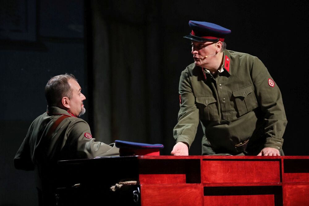 Spektakl „Obywatel Junod”  – Teatr Syrena w Warszawie, 29 listopada 2022. Fot. Mikołaj Bujak (IPN)