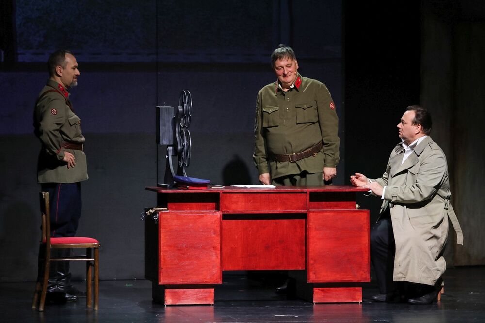 Spektakl „Obywatel Junod”  – Teatr Syrena w Warszawie, 29 listopada 2022. Fot. Mikołaj Bujak (IPN)