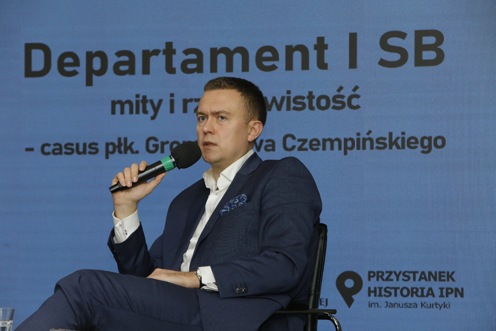 Spotkanie „Departament I SB – mity i rzeczywistość – casus płk. Gromosława Czempińskiego” z cyklu „Tajemnice bezpieki”. Na zdj. Piotr Nisztor – Warszawa, 29 listopada 2022. Fot. Piotr Życieński (IPN)
