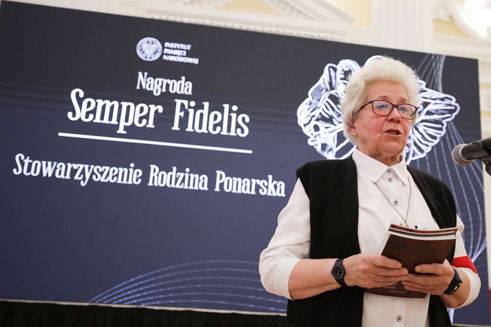 Maria Wieloch, prezes Stowarzyszenia Rodzina Ponarska, podczas uroczystej gali wręczenia nagród Instytutu Pamięci Narodowej „Semper Fidelis” – Warszawa, 5 grudnia 2022. Fot. Mikołaj Bujak (IPN)