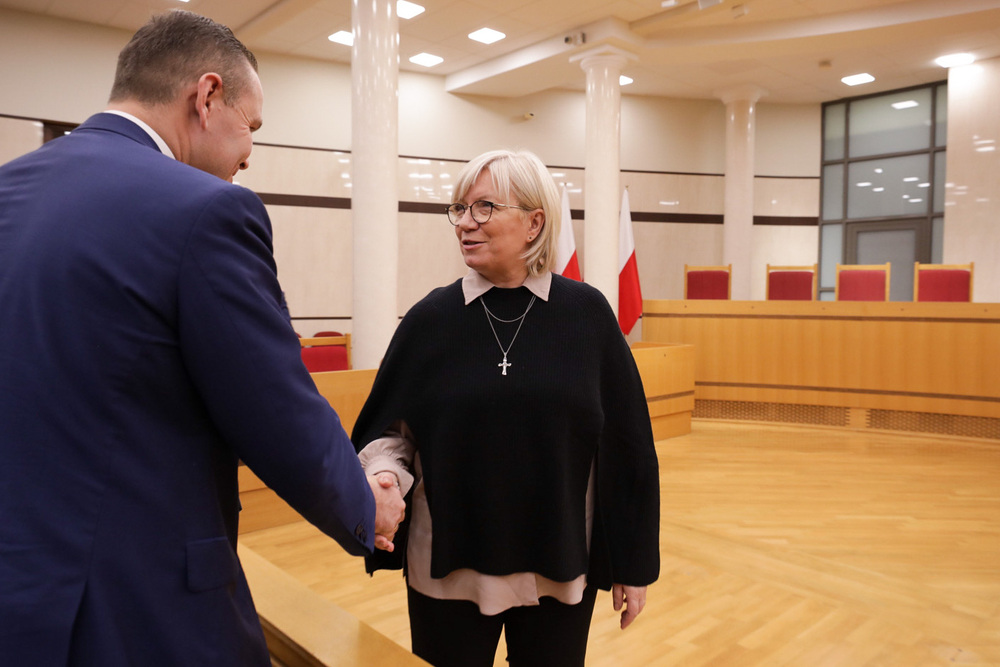 Prezes Trybunału Konstytucyjnego Julia Przyłębska i prezes IPN Karol Nawrocki. Wykład prezesa IPN dr. Karola Nawrockiego w Trybunale Konstytucyjnym – Warszawa, 7 grudnia 2022. Fot. Mikołaj Bujak (IPN)