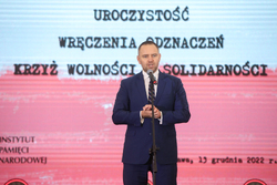 Dr Karol Nawrocki, prezes IPN, podczas uroczystość wręczenia Krzyży Wolności i Solidarności działaczom opozycji niepodległościowej – Warszawa, 13 grudnia 2022. Fot. Sławek Kasper (IPN)