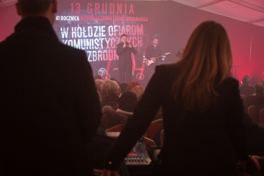 Recital Janusza Radka „Biało-czerwona wolność” – Warszawa, 13 grudnia 2022. Fot. Sławek Kasper (IPN)