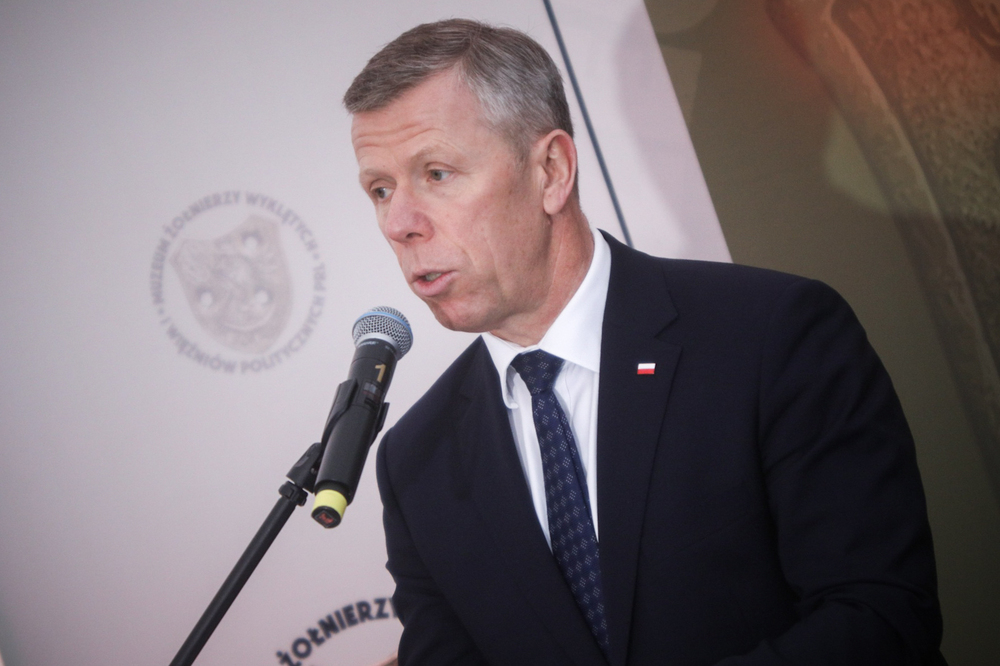 Zastępca Szefa KPRP Piotr Ćwik odczytał list Prezydenta RP Andrzeja Dudy do uczestników uroczystości – Warszawa, 13 grudnia 2022. Fot. Sławek Kasper (IPN)