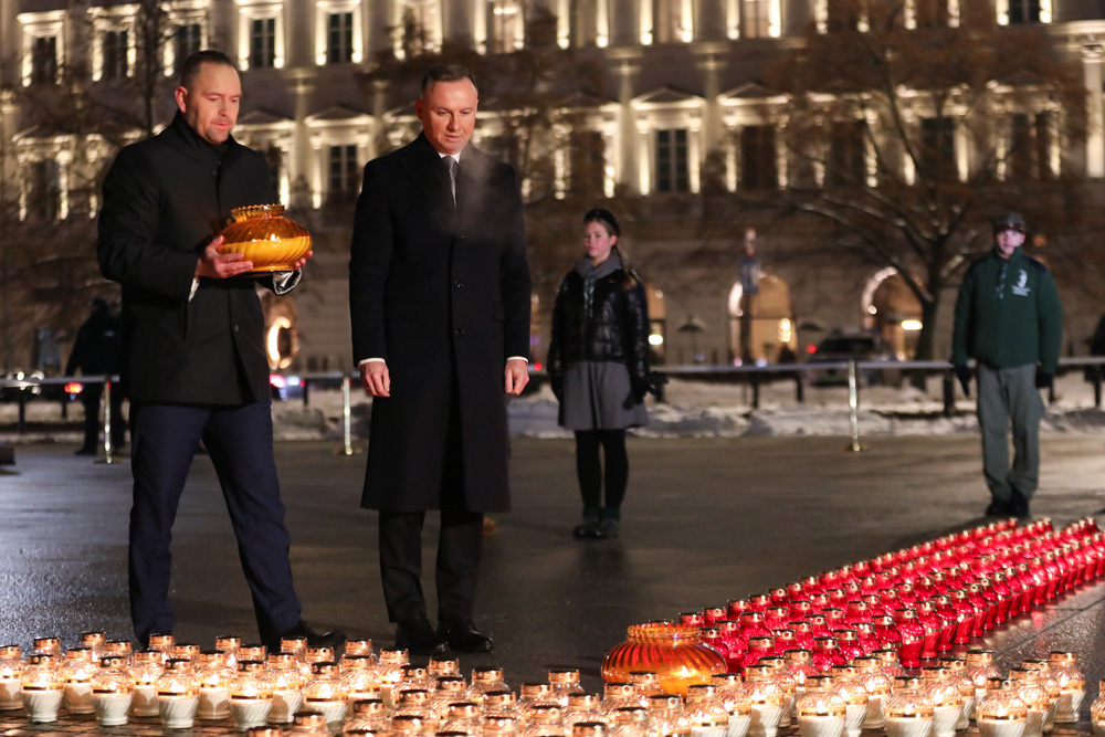 Światło Wolności na pl. Piłsudskiego w Warszawie – 13 grudnia 2022. Fot. Mikołaj Bujak (IPN)