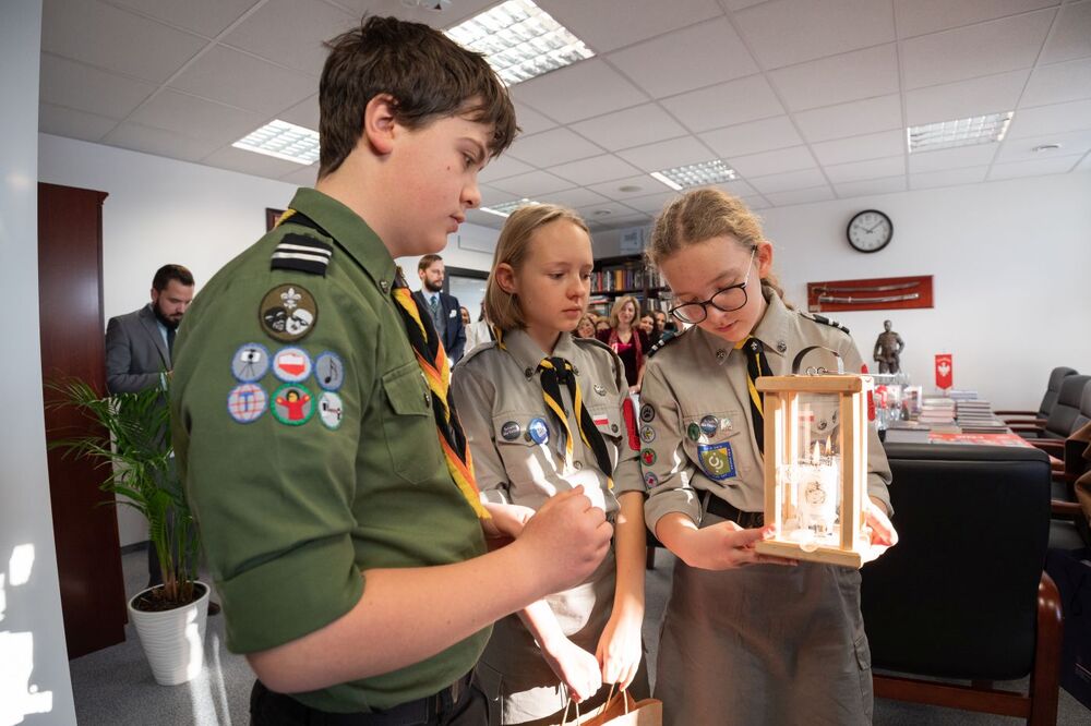 Betlejemskie Światło Pokoju w Instytucie Pamięci Narodowej – 14 grudnia 2022. Fot. Mikołaj Bujak (IPN)