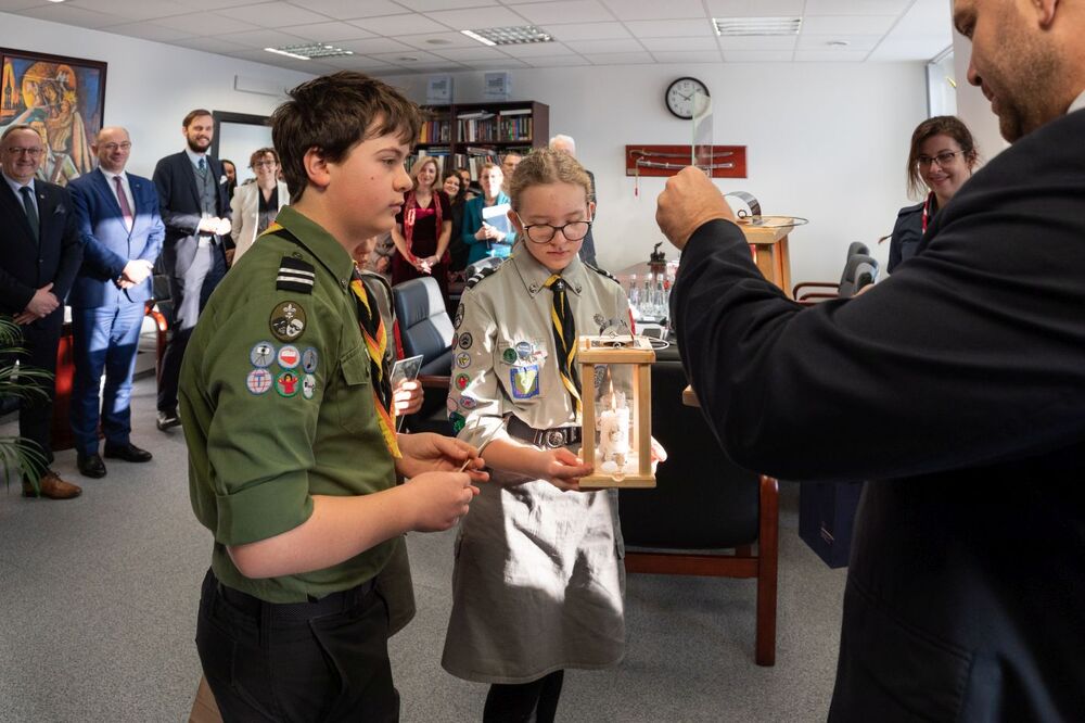 Betlejemskie Światło Pokoju w Instytucie Pamięci Narodowej – 14 grudnia 2022. Fot. Mikołaj Bujak (IPN)