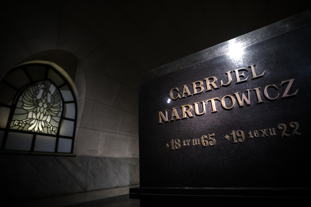 Grób Gabriela Narutowicza w podziemiach archikatedry św. Jana Chrzciciela – Warszawa, 16 grudnia 2022. Fot. Sławek Kasper (IPN)