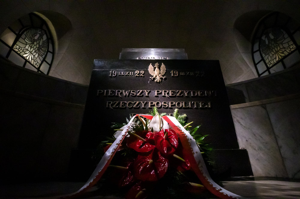 Grób Gabriela Narutowicza w podziemiach archikatedry św. Jana Chrzciciela – Warszawa, 16 grudnia 2022. Fot. Sławek Kasper (IPN)