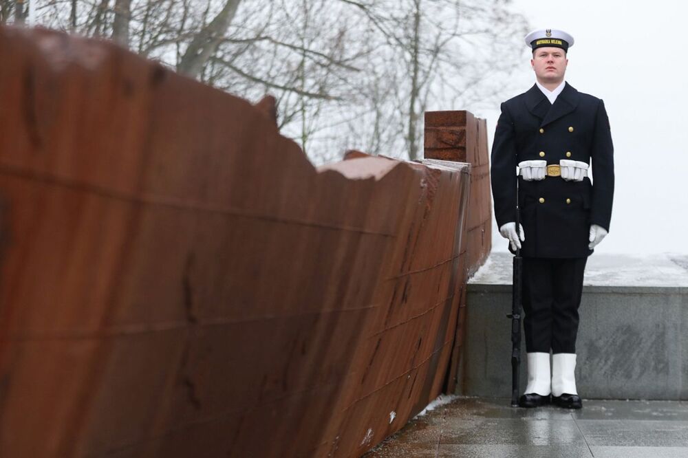 Uroczystości upamiętniające polskich marynarzy – ofiary komunistycznych represji – na Cmentarzu Marynarki Wojennej w Gdyni – 16 grudnia 2022. Fot. Mikołaj Bujak (IPN)