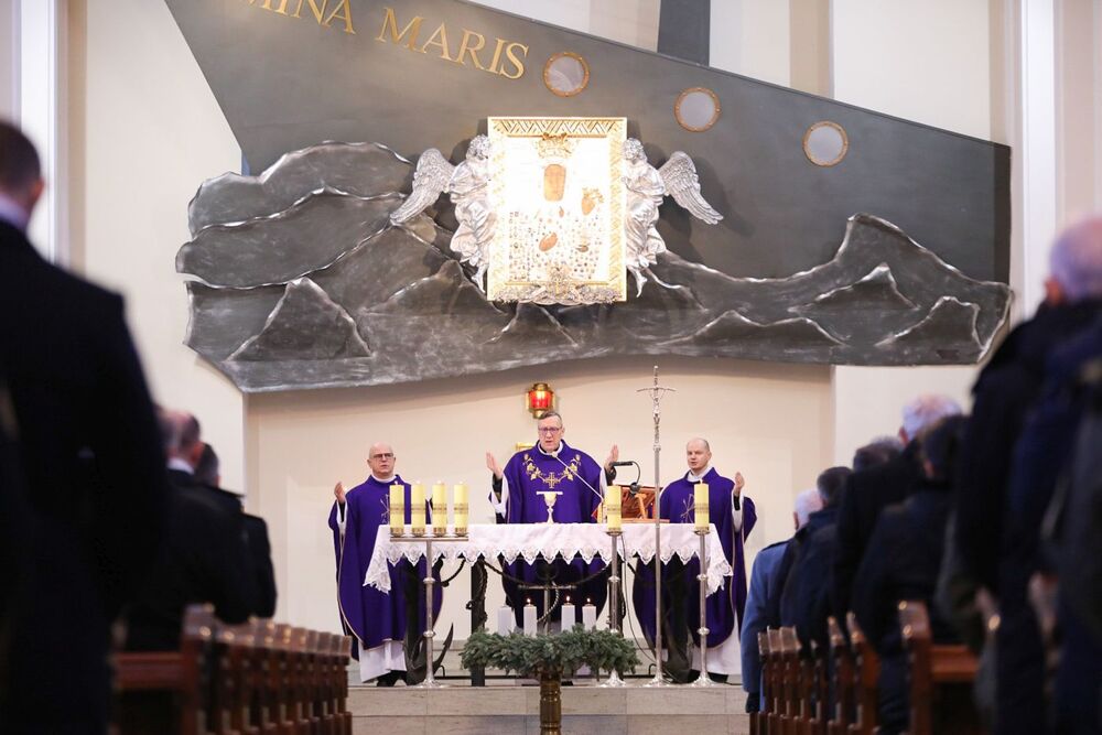 Uroczystości upamiętniające polskich marynarzy – ofiary komunistycznych represji. Msza św. w kościele garnizonowym Marynarki Wojennej w Gdyni-Oksywiu – 16 grudnia 2022. Fot. Mikołaj Bujak (IPN)