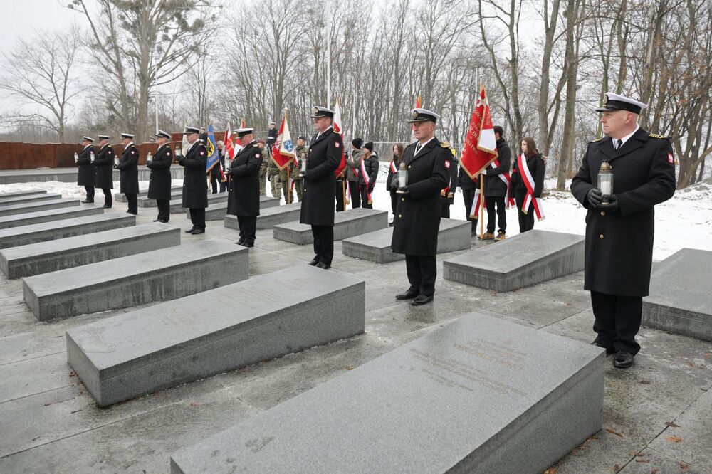 Uroczystości upamiętniające polskich marynarzy – ofiary komunistycznych represji – na Cmentarzu Marynarki Wojennej w Gdyni – 16 grudnia 2022. Fot. Mikołaj Bujak (IPN)