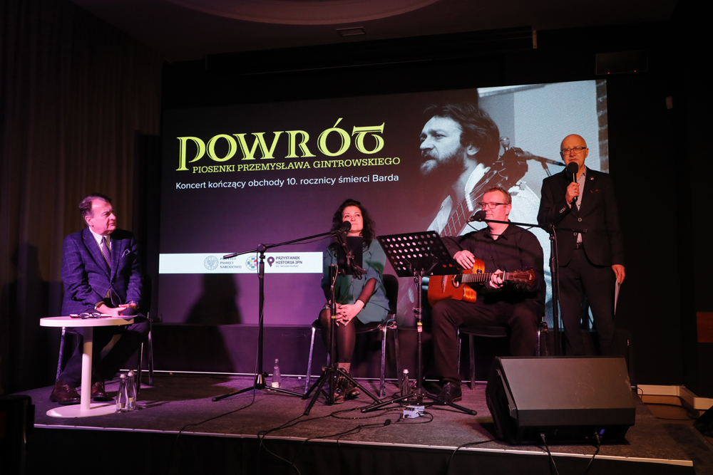 Koncert „Powrót” ku pamięci Przemysława Gintrowskiego – Warszawa, 16 grudnia 2022. Fot. Piotr Życieński (IPN)