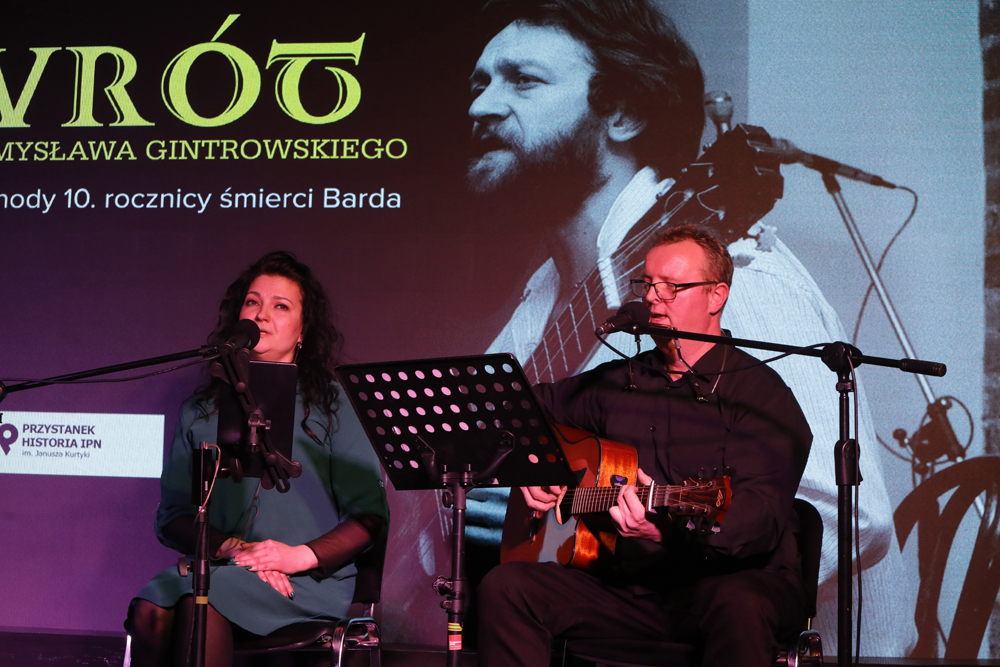 Koncert „Powrót” ku pamięci Przemysława Gintrowskiego – Warszawa, 16 grudnia 2022. Fot. Piotr Życieński (IPN)