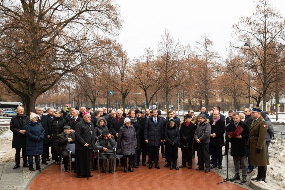 Odsłonięcie pomnika premiera Jana Olszewskiego – Warszawa, 21 grudnia 2022. Fot. Mikołaj Bujak (IPN)