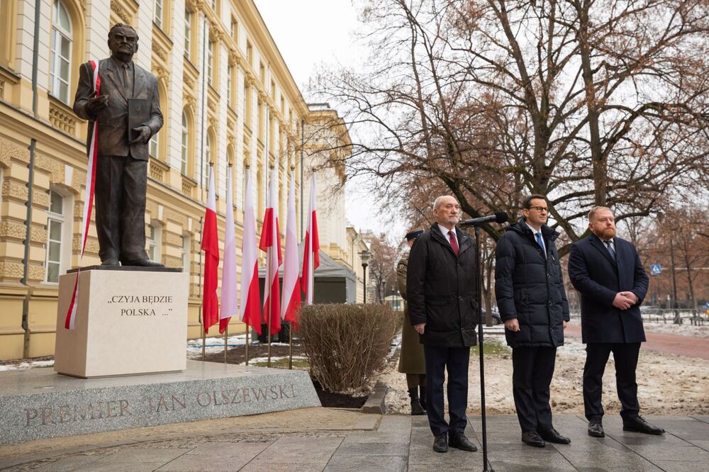 Odsłonięcie pomnika premiera Jana Olszewskiego – Warszawa, 21 grudnia 2022. Fot. Mikołaj Bujak (IPN)