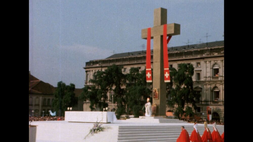 „Wyspa wolności na „morzu czerwonym”. Działalność kulturalna Kościoła katolickiego w latach 1981–1990.  „Przystanek Historia” w TVP Historia, odc. 68