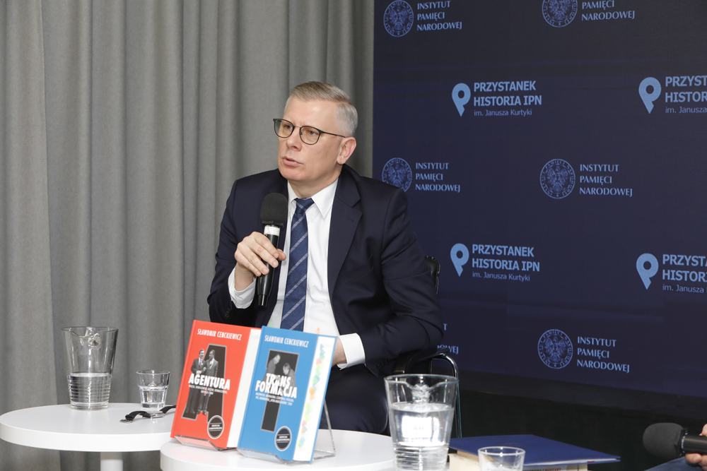 Dr hab. Sławomir Cenckiewicz. Dyskusja „Zatrute korzenie III RP” z cyklu „Historia zza kulis” – Warszawa, 10 stycznia 2023. Fot. Piotr Życieński (IPN)