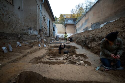 Z prac poszukiwawczo-ekshumacyjnych na terenie byłego więzienia przy ul. Rakowieckiej w Warszawie. Fot. Marta Smolańska (Biuro Poszukiwań i Identyfikacji IPN)