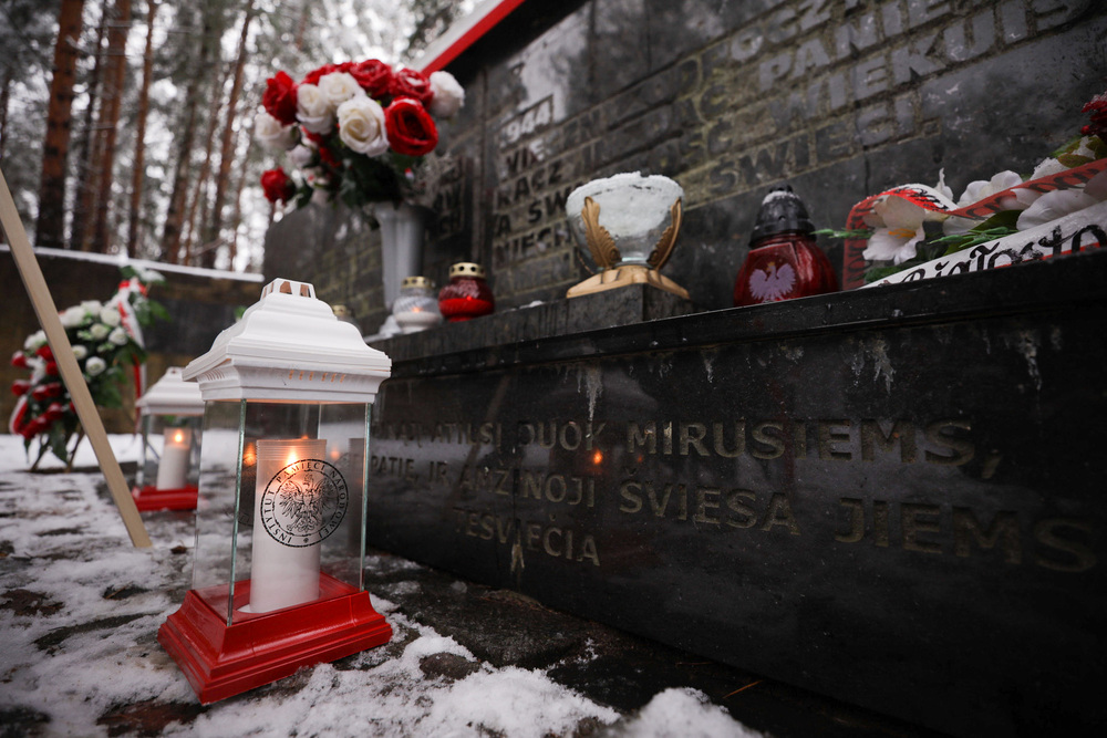 Delegacja IPN składa hołd ofiarom zbrodni w Ponarach – Ponary, 20 stycznia 2023. Fot. Mikołaj Bujak (IPN)