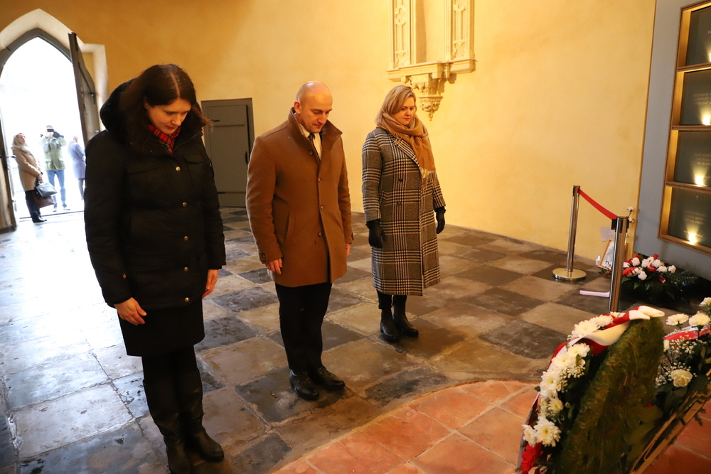 Delegacja IPN składa hołd powstańcom styczniowym pochowanym na Rossie – Wilno, 20 stycznia 2023. Fot. Natalia Krzywicka (IPN)