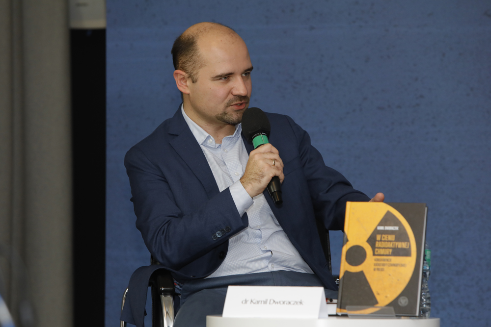 Dr Kamil Dworaczek – autor publikacji „W cieniu radioaktywnej chmury. Konsekwencje katastrofy czarnobylskiej w Polsce” – Warszawa, 25 stycznia 2023. Fot. Piotr Życieński (IPN)