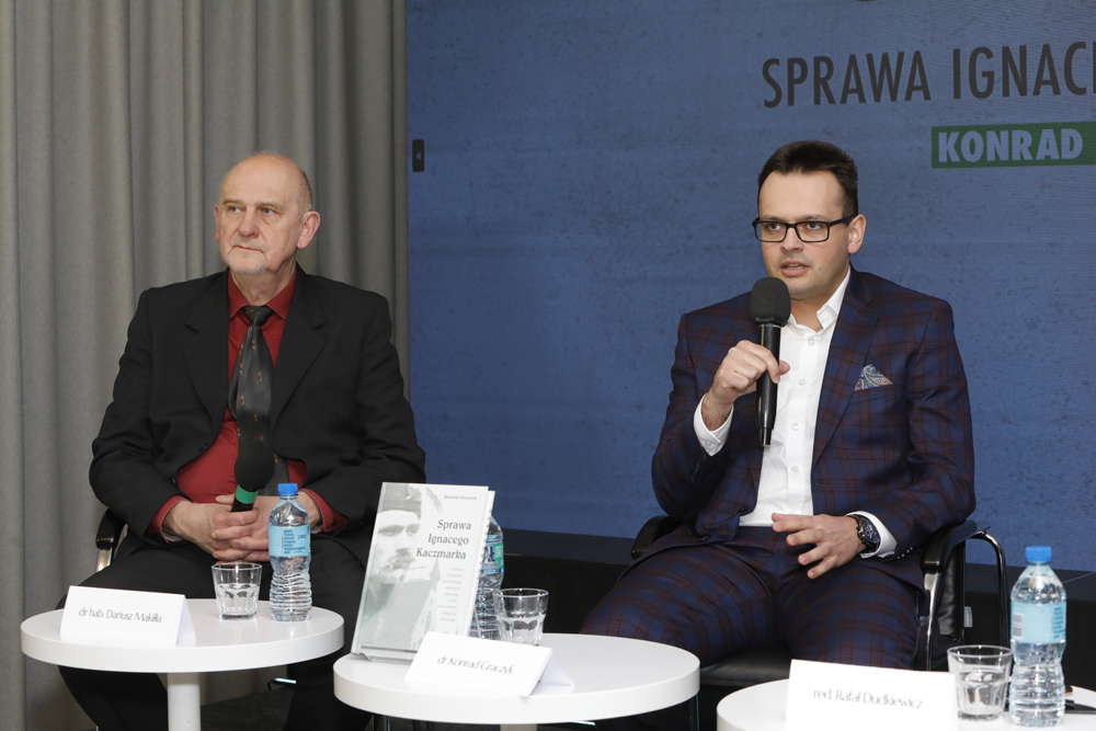 Dr Konrad Graczyk i dr hab. Dariusz Makiłła podczas spotkania z cyklu „Książki pełne historii” – Warszawa, 25 stycznia 2023. Fot. Piotr Życieński (IPN)