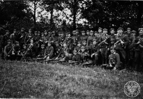 5. Wileńska Brygada AK; pośrodku z ryngrafem na piersi mjr Zygmunt Szendzielarz „Łupaszka”, Białostocczyzna 1945 r. Fot. AIPN