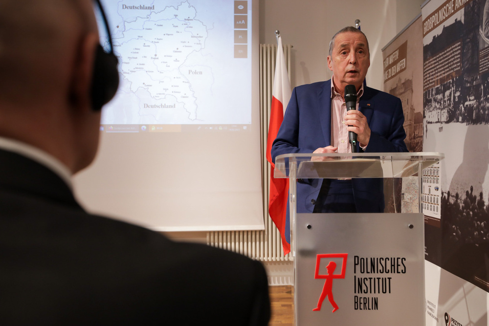 Wolfgang Templin podczas wykładu na temat powstania wielkopolskiego w niemieckiej historiografii – Berlin, 14 lutego 2023. Fot. Mikołaj Bujak (IPN)