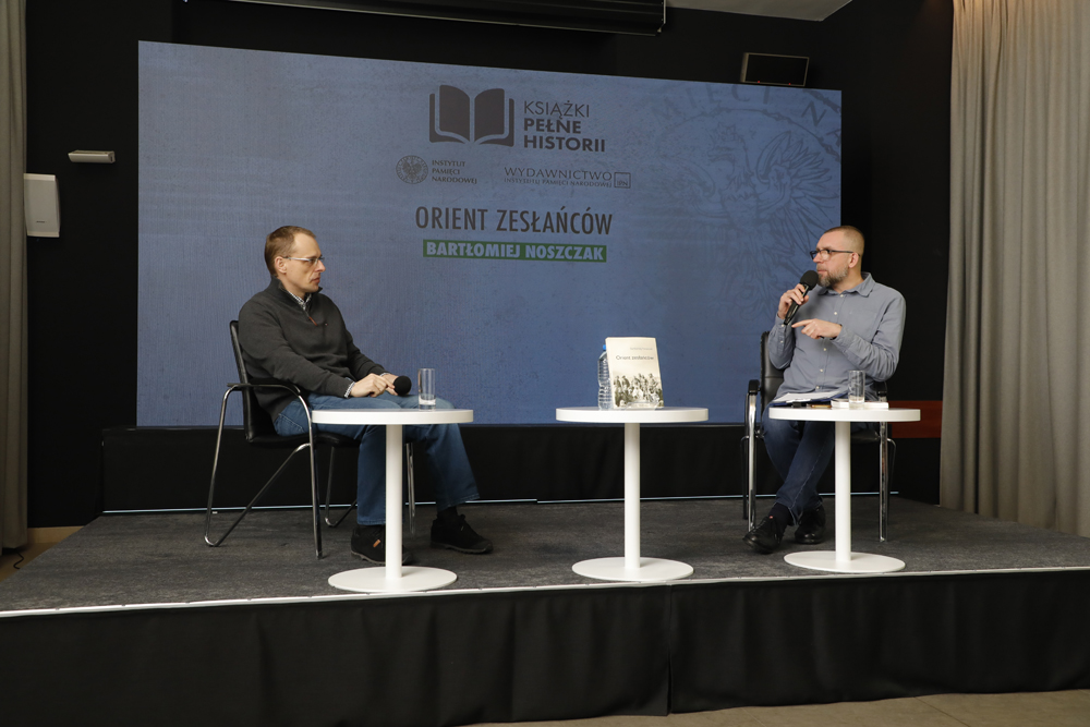 Rozmowa z dr. Bartłomiejem Noszczakiem o książce „Orient zesłańców. Bliski Wschód w oczach Polaków ewakuowanych ze Związku Sowieckiego (1942–1945)” – Warszawa, 22 lutego 2023. Fot. Piotr Życieński (IPN)