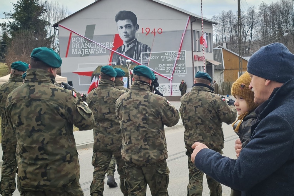 Uroczystość odsłonięcia muralu poświęconego por. Franciszkowi Majewskiemu – Tarnawka, 5 marca 2023. Fot. Sławek Kasper (IPN)