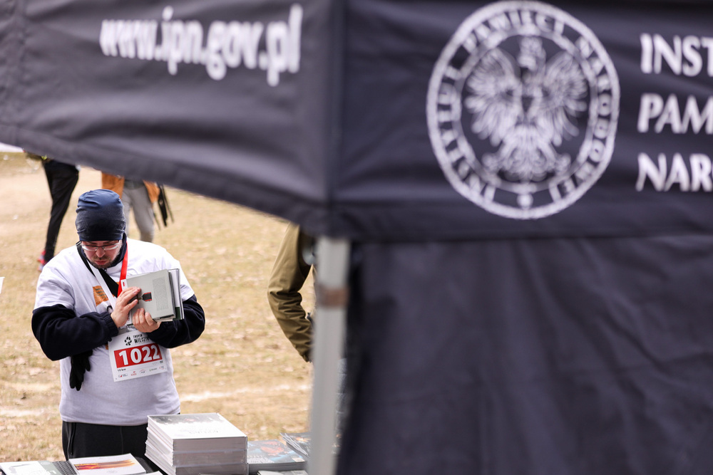 Stoisko Wydawnictwa IPN podczas biegu „Tropem Wilczym” w Forcie Bema – Warszawa, 5 marca 2023. Fot. Mikołaj Bujak (IPN)