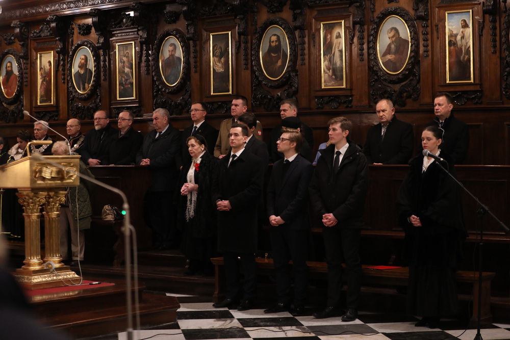 Msza w intencji ofiar zbrodni katyńskiej w bazylice św. Krzyża przy Krakowskim Przedmieściu – Warszawa, 5 marca 2023. Fot. Mikołaj Bujak (IPN)