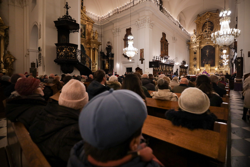 Msza w intencji ofiar zbrodni katyńskiej w bazylice św. Krzyża przy Krakowskim Przedmieściu – Warszawa, 5 marca 2023. Fot. Mikołaj Bujak (IPN)