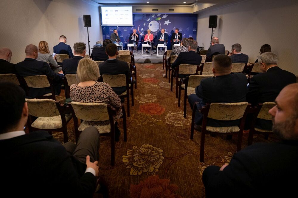 Przedstawiciele IPN na VIII Europejskim Kongresie Samorządów – Mikołajki, 7 marca 2023. Fot. Mikołaj Bujak (IPN)