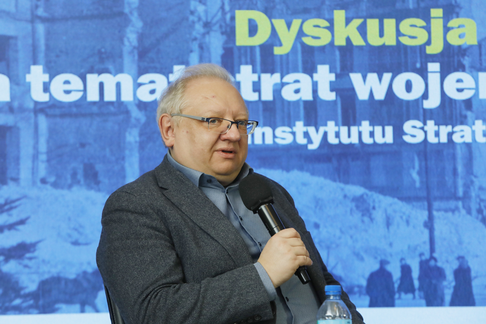 Dr hab. Konrad Wnęk. Dyskusja wokół stanu badań na temat strat wojennych – Warszawa, 6 marca 2023. Fot. Piotr Życieński (IPN)