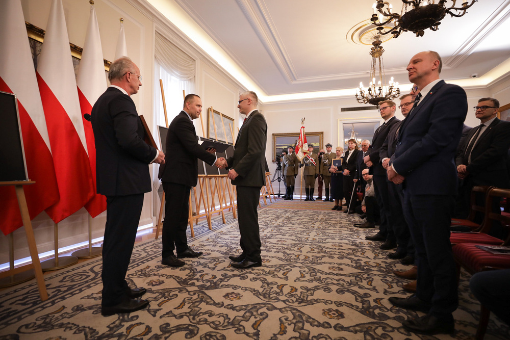 Uroczystości wręczenia not identyfikacyjnych w Belwederze – Warszawa, 8 marca 2023. Fot. Mikołaj Bujak (IPN)