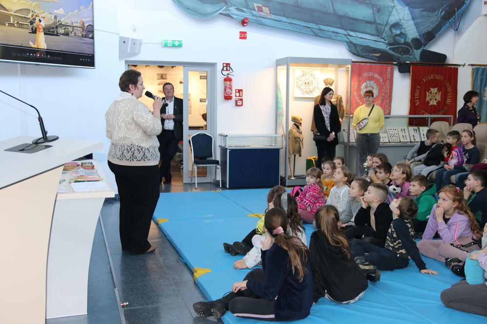 Prapremiera filmu edukacyjnego „Pies Ciapek”. Warsztaty dla dzieci – Dęblin, 8 marca 2023. Fot. IPN